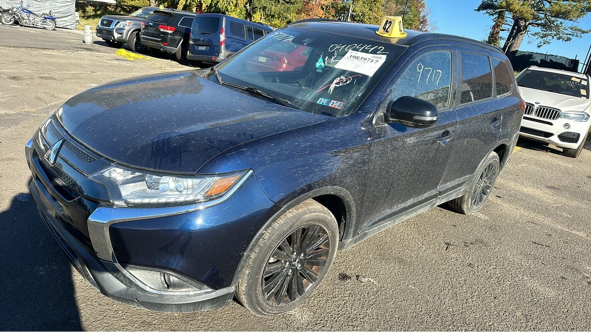 2020 MITSUBISHI Outlander — przed