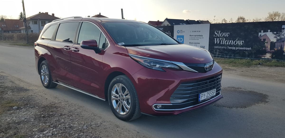 2024 TOYOTA Sienna