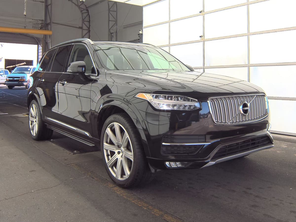 2017 VOLVO XC90 — przed