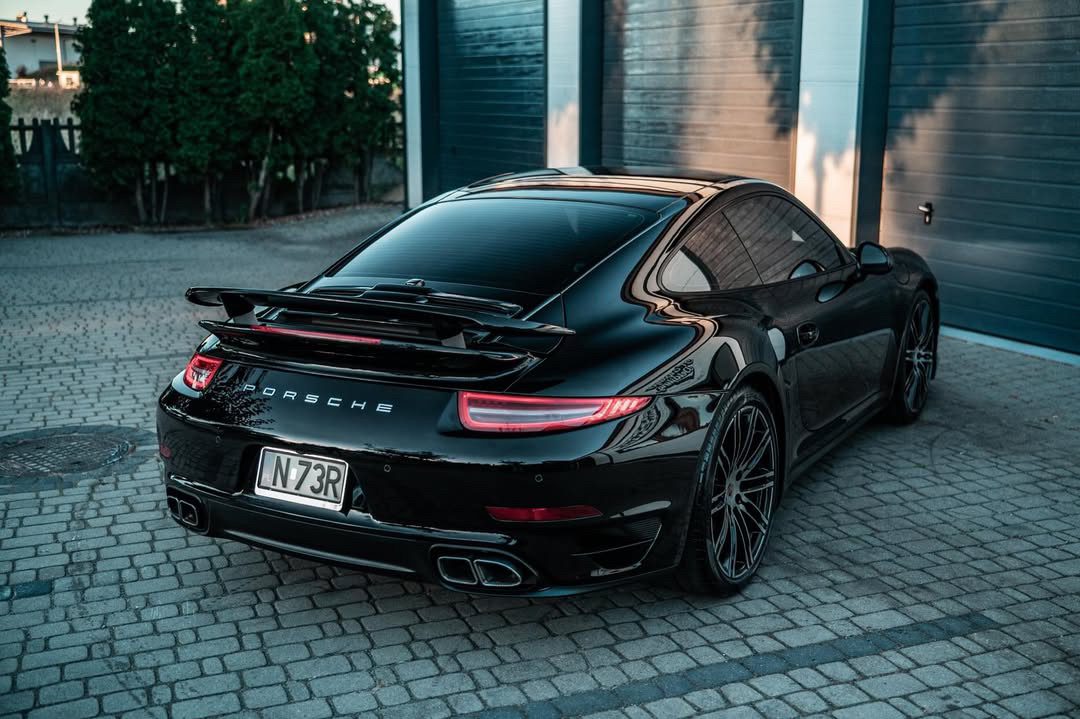 
								Porsche 911 Turbo full									