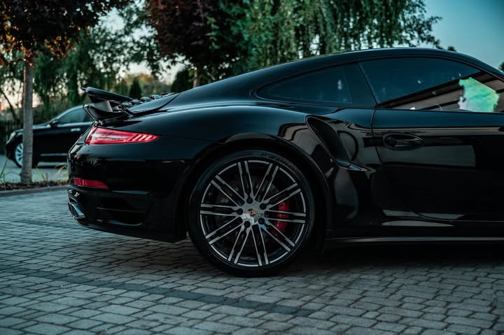 
								Porsche 911 Turbo full									