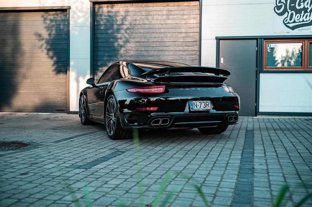 
								Porsche 911 Turbo full									