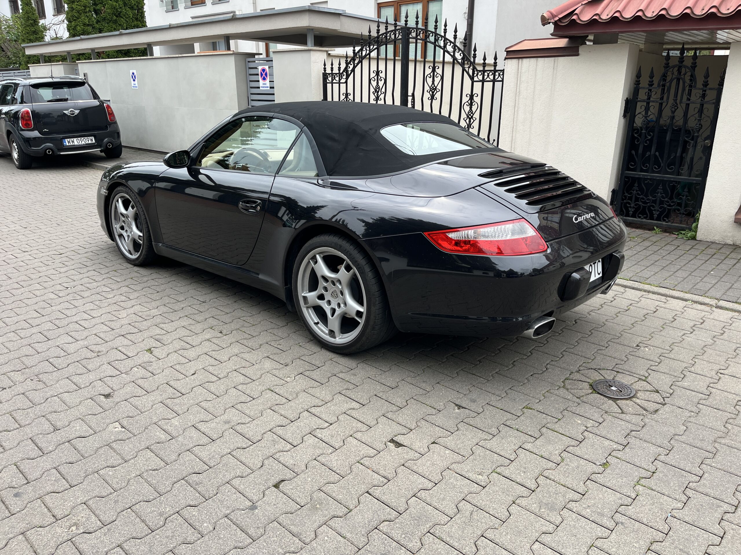 
								Porsche 911 Carrera full									