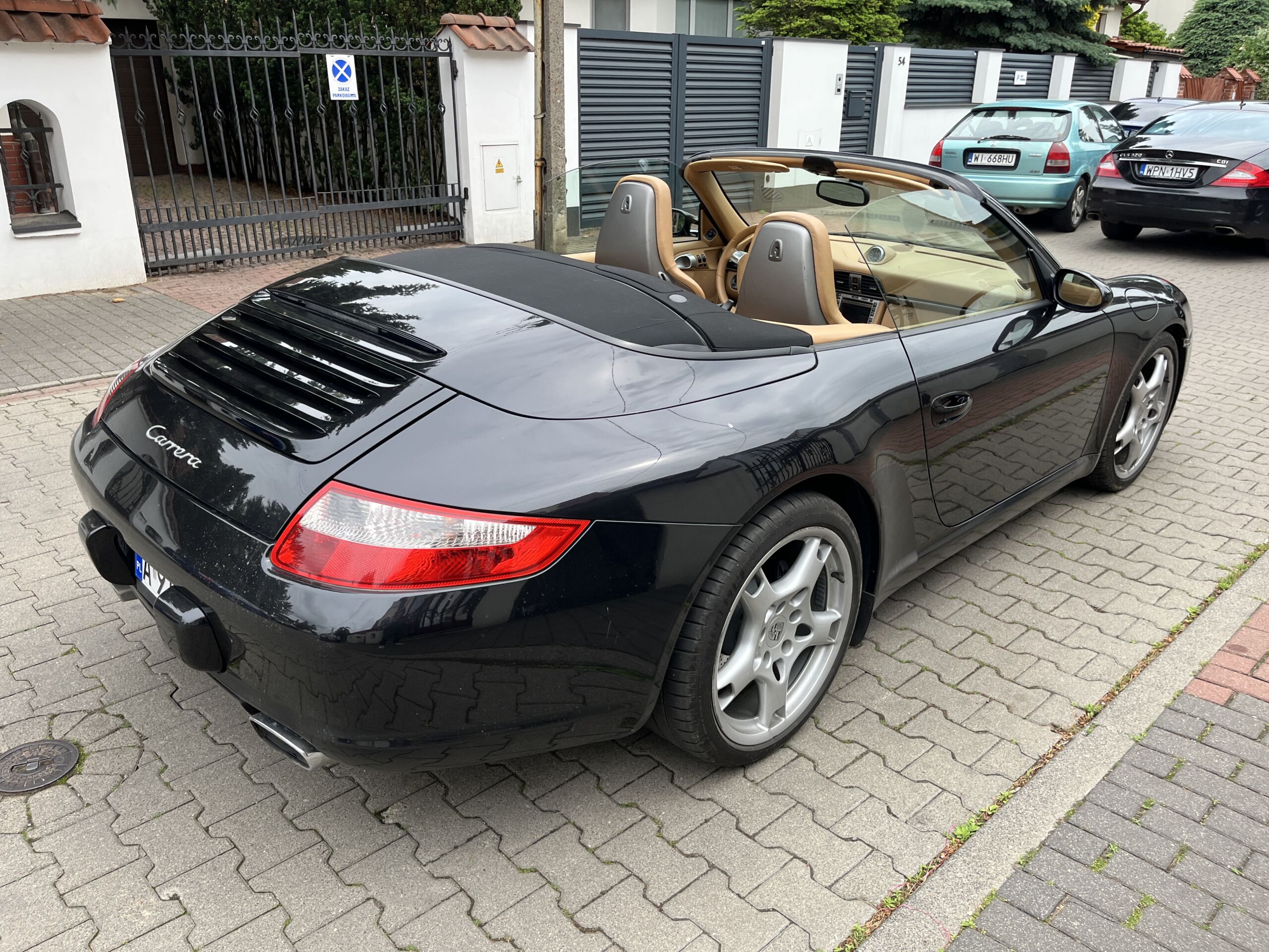 
								Porsche 911 Carrera full									