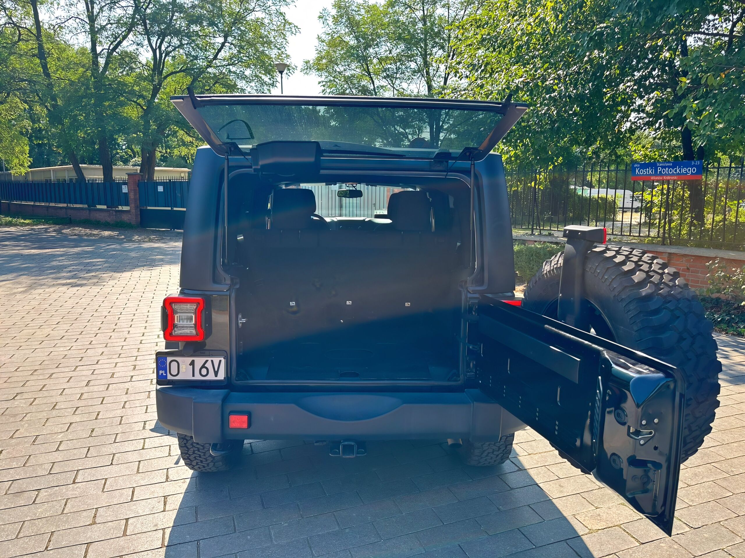 
								Jeep Wrangler Unlimited full									