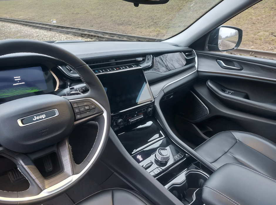 
								Jeep Grand Cherokee 4xe full									