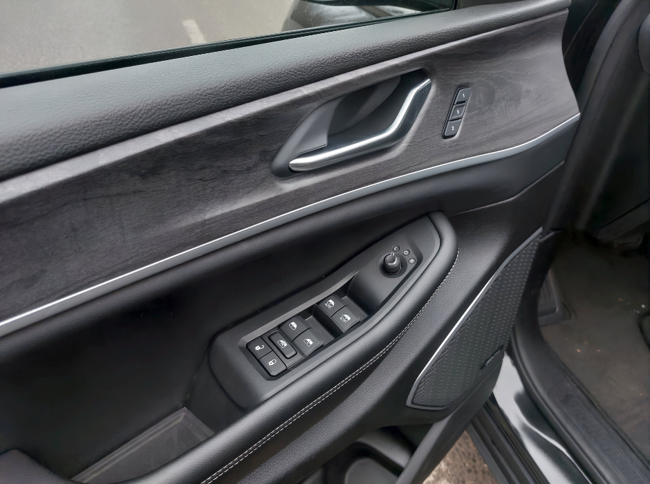 
								Jeep Grand Cherokee 4xe full									