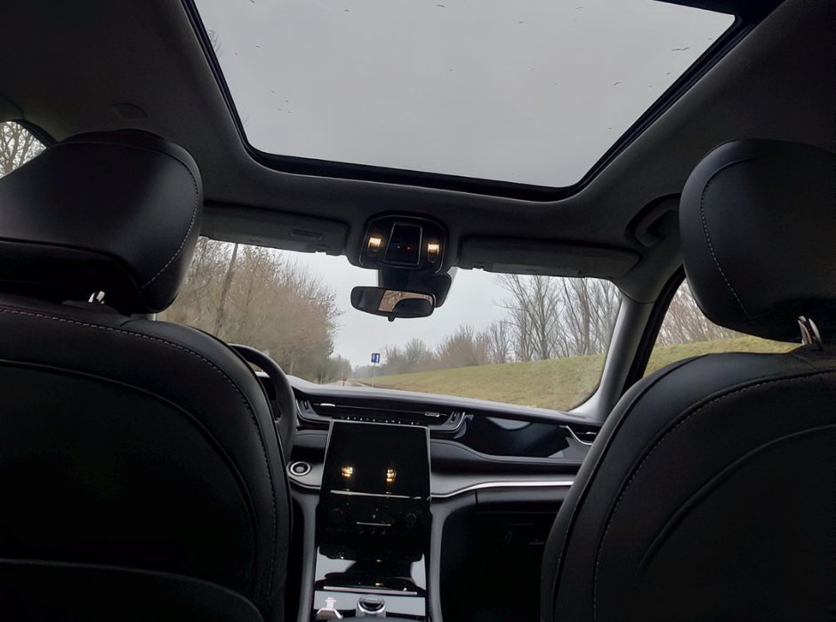 
								Jeep Grand Cherokee 4xe full									