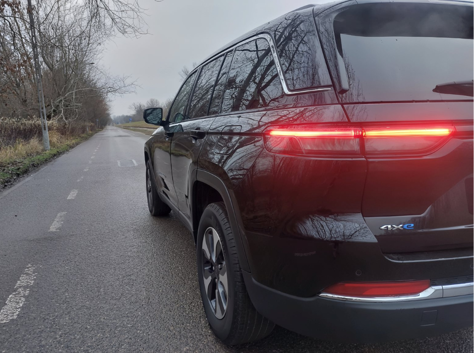 
								Jeep Grand Cherokee 4xe full									