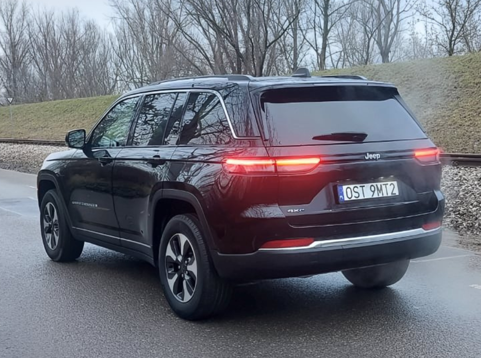 
								Jeep Grand Cherokee 4xe full									