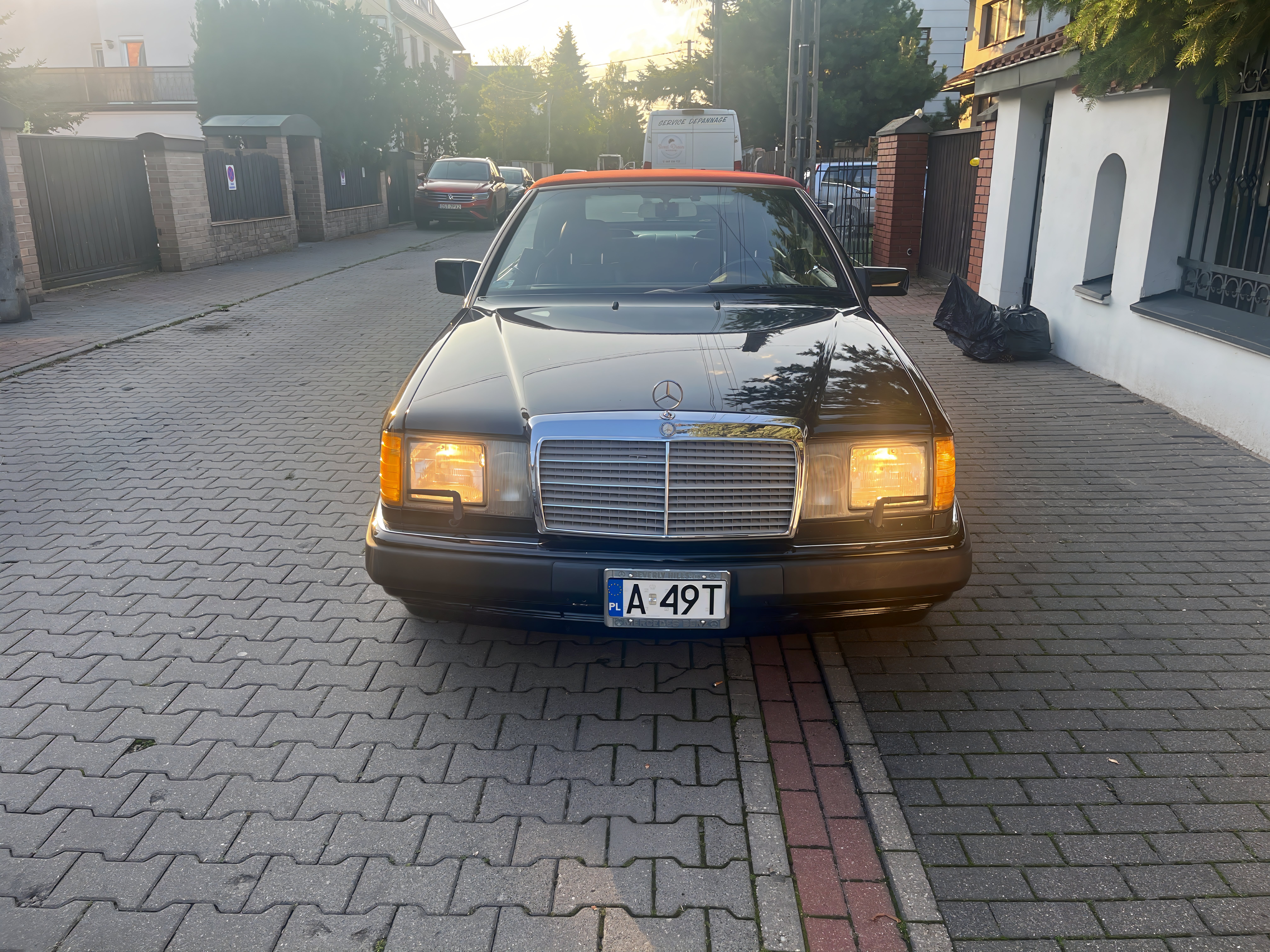 
								Mercedes-Benz 300 CE Cabriolet full									