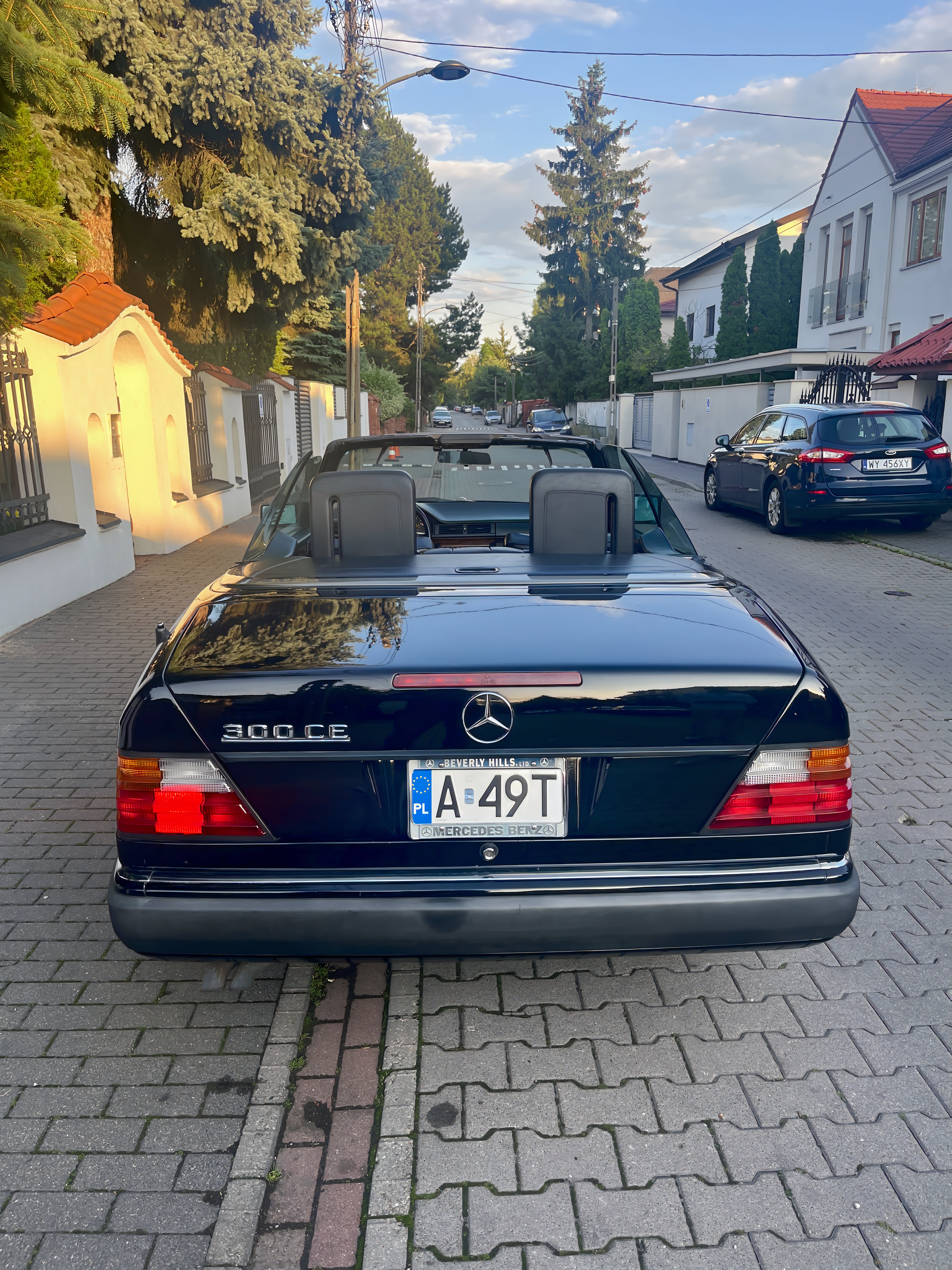 
								Mercedes-Benz 300 CE Cabriolet full									