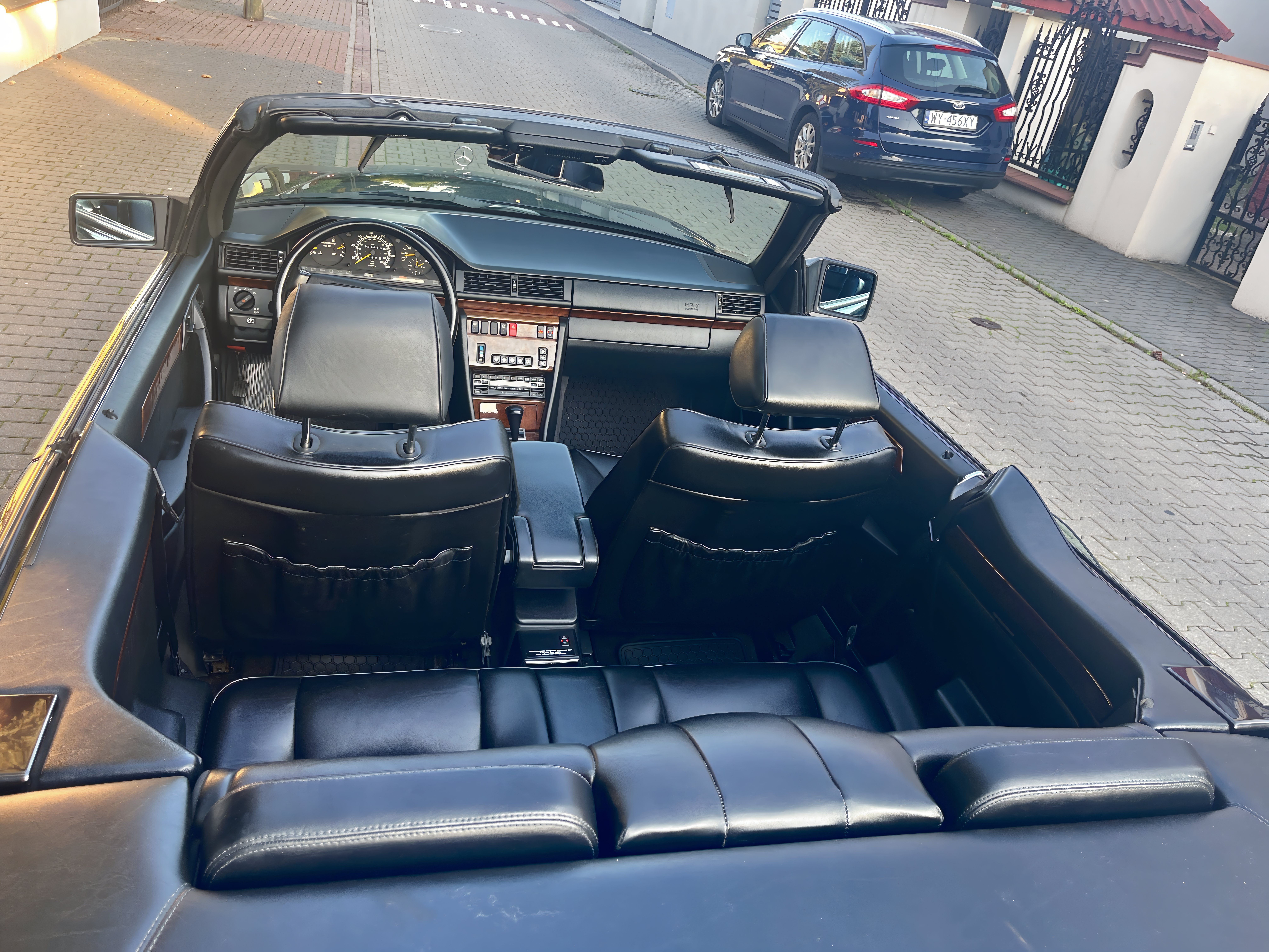 
								Mercedes-Benz 300 CE Cabriolet full									